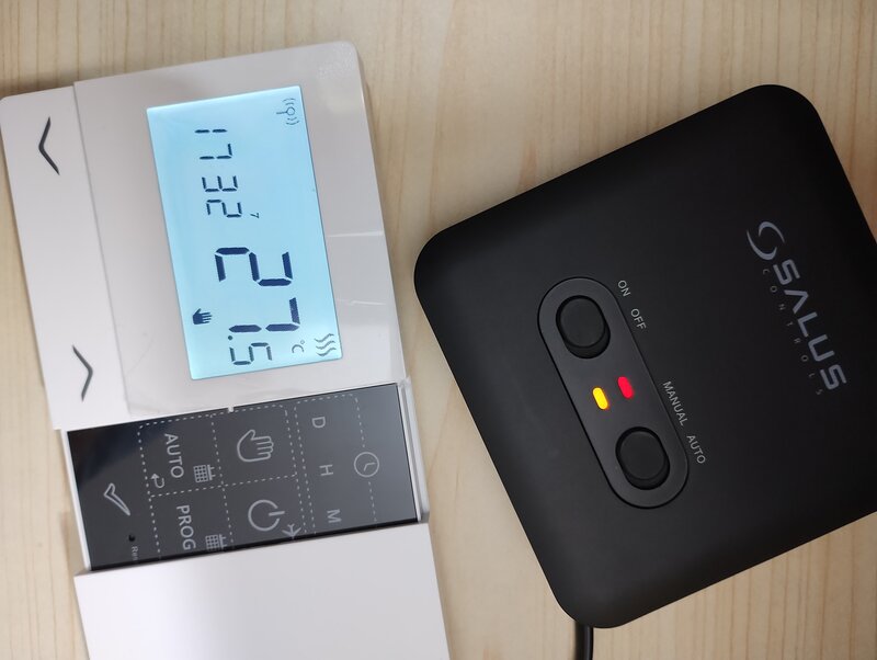 Vand termostat Salus 901-WiFi / Pret: 800 lei (neg.)