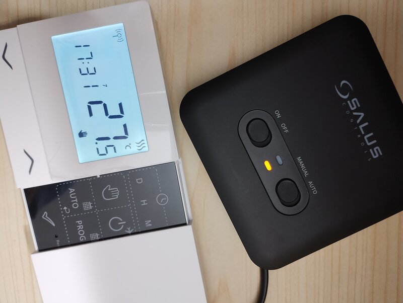 Vand termostat Salus 901-WiFi / Pret: 800 lei (neg.)